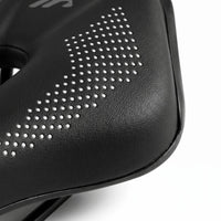 Selle de vélo légère 15 cm nez court à canal central – route et VTT